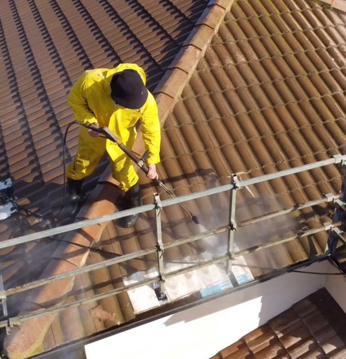 Altona Roofing team member pressure cleaning a rool in Melbourne’s West